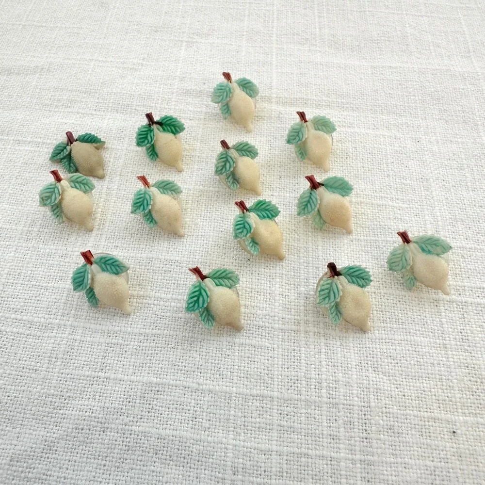 Set of 13 Vintage Lemon Buttons Yellow Vtg Crafts - Picture 1 of 5
